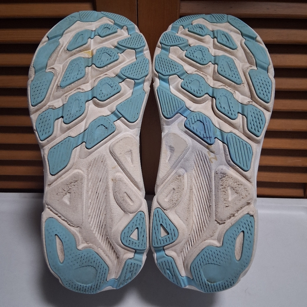 Hoka Clifton 9 Women's Running Shoe * Size: 10B - Picture 7 of 8
